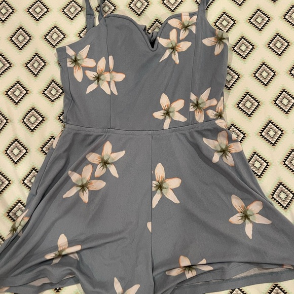 Floral Romper - Picture 1 of 3